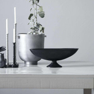 Schaal Foy zwart / brons 45cm van House Doctor, toegepast in een sfeervolle interieursetting