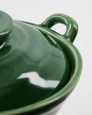 Schaal met deksel Diva Groen aardewerk 20cm van House Doctor, van dichtbij met materiaal en afwerking zichtbaar