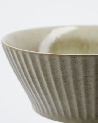 Schaal Pleat grijsbruin 19cm van House Doctor, van dichtbij met materiaal en afwerking zichtbaar