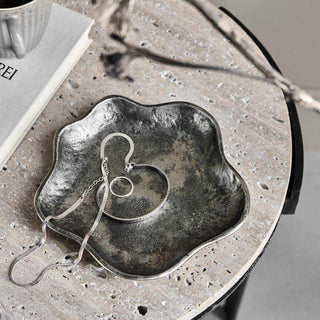 Schaal Talas antiek 18cm van House Doctor, toegepast in een sfeervolle interieursetting