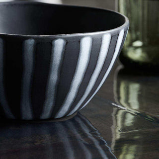 Schaaltje Line zwart 12cm van House Doctor, van dichtbij met materiaal en textuur zichtbaar