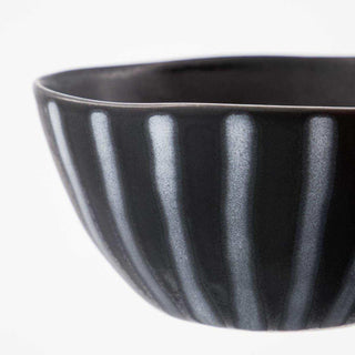 Schaaltje Line zwart 12cm van House Doctor, van opzij met vorm en constructie zichtbaar