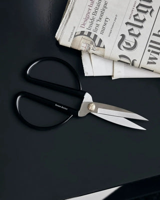 Schaar Shears van roestvrij staal 19cm van House Doctor, toegepast in een sfeervolle interieursetting