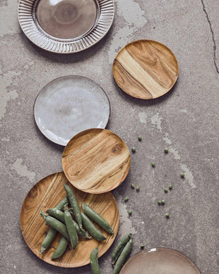 Schalen wood naturel 17cm - 2 stuks van House Doctor, toegepast in een sfeervolle interieursetting