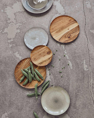 Schalen wood naturel 25cm - 2 stuks van House Doctor, toegepast in een sfeervolle interieursetting
