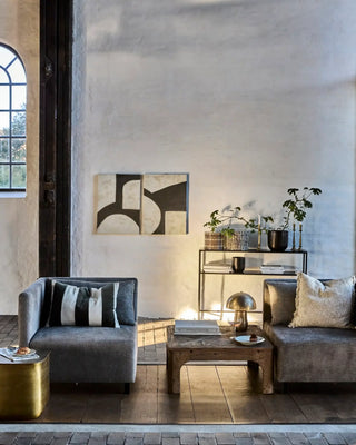 Schilderijen Hape zwart wit 50x70cm - set van 2 van House Doctor, toegepast in een sfeervolle interieursetting