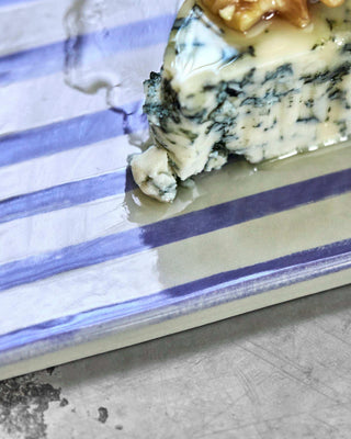Serveer plateaus Diva blauw 26cm van House Doctor, in een gestileerde detailopstelling