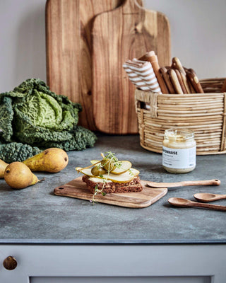 Serveer plateaus Eya hout - 4 stuks van House Doctor, toegepast in een sfeervolle interieursetting