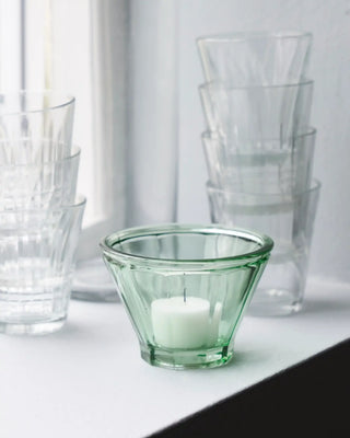 Sfeerlicht Fren groen glas 7cm van House Doctor, geplaatst in een stijlvolle werk- of woonomgeving