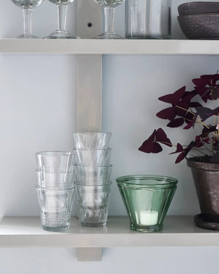 Sfeerlicht Fren groen glas 9cm van House Doctor, geplaatst in een stijlvolle werk- of woonomgeving