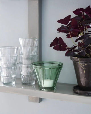 Sfeerlicht Fren groen glas 9cm van House Doctor, toegepast in een stijlvolle woonkamer