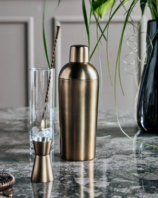 Shaker Baar antieke koper 750ml van House Doctor, toegepast in een sfeervolle interieursetting