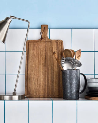 Snijplank Walnut naturel 48cm van House Doctor, toegepast in een sfeervolle interieursetting
