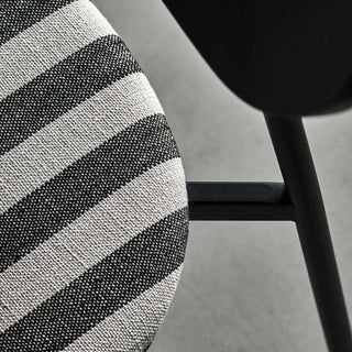 Stoel Must Off White 80cm - 2 stuks van House Doctor, in een gestileerde detailopstelling