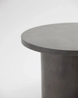 Tafel Stone Grijs 65cm van House Doctor, van dichtbij met materiaal en afwerking zichtbaar