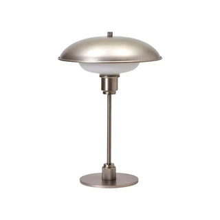 House Doctor Boston tafellamp met ronde koepelkap, witte diffuser en slanke centrale voet