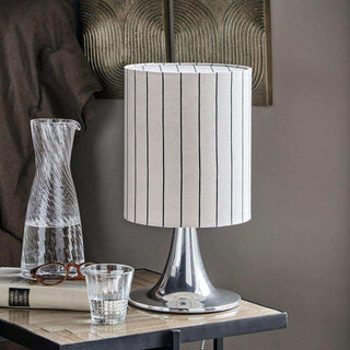 Tafellamp Tulip zilver 38cm van House Doctor, toegepast in een sfeervolle interieursetting