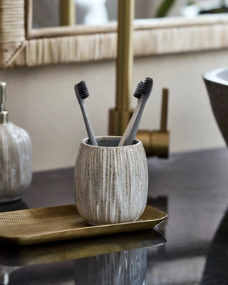 Tandenborstelhouder Deco gebroken wit 9cm van House Doctor, toegepast in een sfeervolle interieursetting