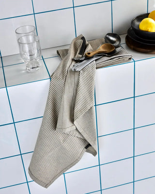 Theedoek Cook Donker grijs 75x55cm - 3 stuks van House Doctor, toegepast in een stijlvolle woonkamer