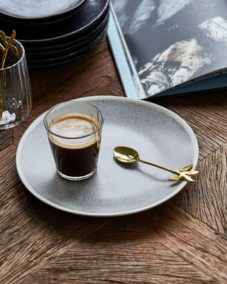 Theelepels Spoon goud - 4 stuks van House Doctor, toegepast in een sfeervolle interieursetting