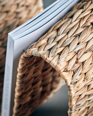 Tijdschriftenhouder Wave naturel van House Doctor, in een gestileerde detailopstelling