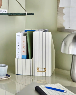 Tijdschriftenhouders Hold zand - set van 2 van House Doctor, toegepast in een sfeervolle interieursetting