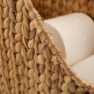 Detail van House Doctor Paper toiletrolhouder met grof vlechtwerk en toiletrol