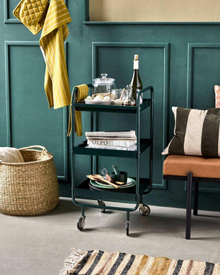 Trolly Roll groen 85cm van House Doctor, toegepast in een stijlvolle woonkamer