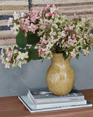 Vaas Corp beige 27cm van House Doctor, toegepast in een sfeervolle interieursetting