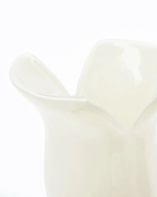 Vaas Cuff gebroken wit glas 24cm van House Doctor, schuin bekeken met vorm en afwerking zichtbaar