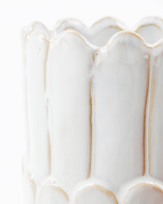 Vaas Ezra off-white Ø13×25 cm van House Doctor, van dichtbij met materiaal en afwerking zichtbaar