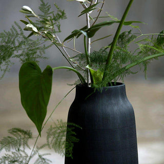 Jarrón Groove negro 35cm - Het Adres