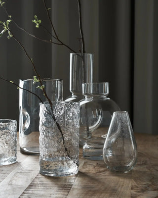 Vaas Huri glas 20cm van House Doctor, toegepast in een sfeervolle interieursetting