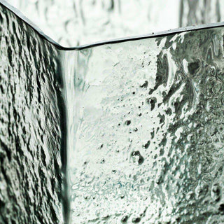 Vaas Square lichtblauw 18cm van House Doctor, van dichtbij met materiaal en textuur zichtbaar