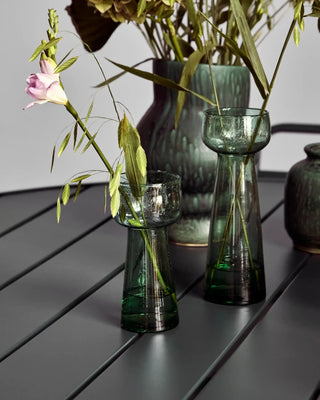 Vaas Tuur groen glas 16cm van House Doctor, toegepast in een sfeervolle interieursetting