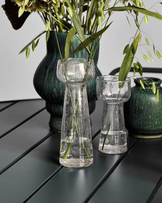 Vaas Tuur helder glas 22 cm van House Doctor, toegepast in een sfeervolle interieursetting