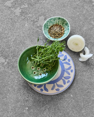 Vergiet Diva Groen 12cm van House Doctor, toegepast in een stijlvolle woonkamer