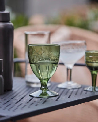 Vintage wijnglas groen met korte steel 24cl van House Doctor, toegepast in een sfeervolle interieursetting
