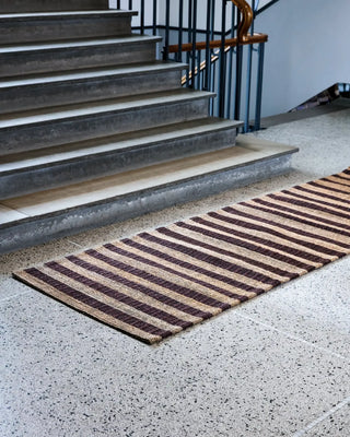 Vloerkleed Block bruin natuur 90x300cm van House Doctor, toegepast in een sfeervolle interieursetting