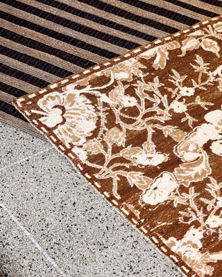 Vloerkleed Bloss bruin 90x200 cm van House Doctor, toegepast in een sfeervolle interieursetting