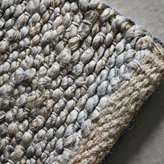 Vloerkleed Hempi lichtgrijs 300x90cm van House Doctor, van dichtbij met materiaal en textuur zichtbaar