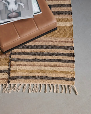 Vloerkleed Listra Multi 160x230 cm van House Doctor, toegepast in een stijlvolle woonkamer