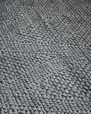 Vloerkleed Mara grijs 200x300cm van House Doctor, in een gestileerde detailopstelling