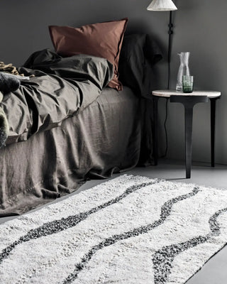 Vloerkleed Muzo Beige 90x180 cm van House Doctor, toegepast in een sfeervolle interieursetting