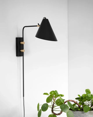 Wandlamp Club zwart metaal 62cm van House Doctor, toegepast in een sfeervolle interieursetting