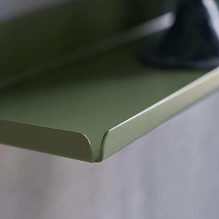 Wandplank Ledge groen 43cm van House Doctor, van dichtbij met materiaal en textuur zichtbaar