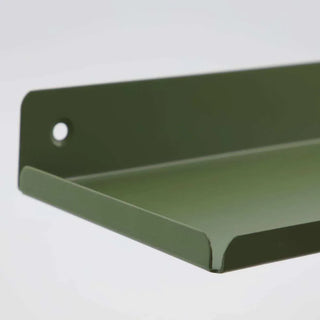Wandplank Ledge groen 43cm van House Doctor, van opzij met vorm en constructie zichtbaar