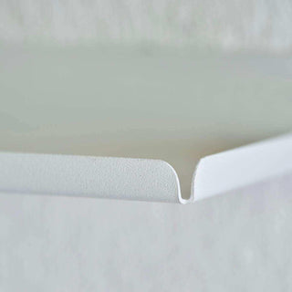 Wandplank Ledge wit 80cm van House Doctor, van dichtbij met materiaal en textuur zichtbaar