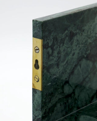 Wandplank Marr Groen marmer 50cm van House Doctor, van dichtbij met materiaal en afwerking zichtbaar
