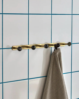 Wandrek Ball Zwart 35cm van House Doctor, toegepast in een sfeervolle interieursetting